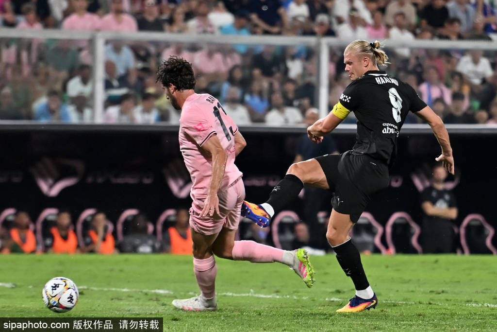 欧冠小组赛解析：曼城与巴黎的战术博弈与球员表现