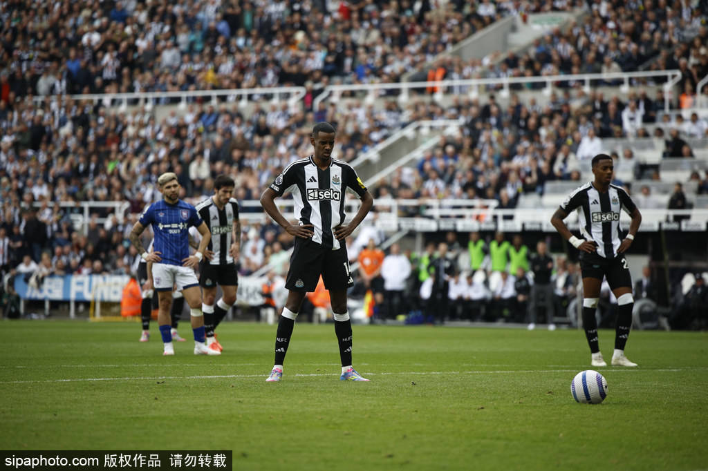 纽卡斯尔与伊萨克转会风波：利物浦是否会笑到最后？